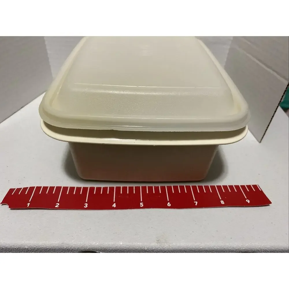 Tupperware storage container, 1 quart, Almond color base, clear top, 1255-16